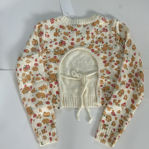 Emory Park Long Sleeve Floral Cropped Sweater with Open Back - Picture 5 of 7